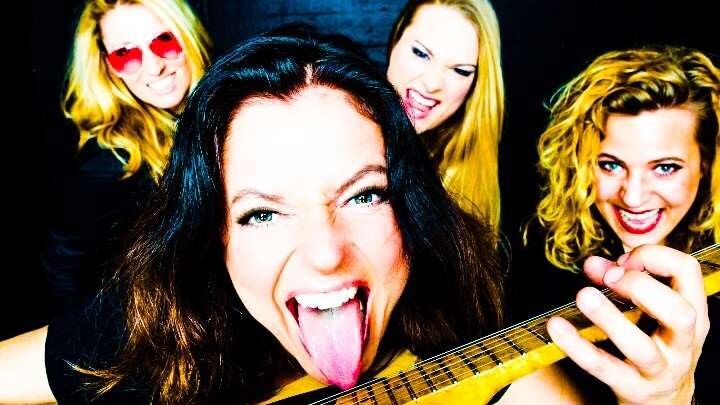 Interview mit Daisy Ultra 4 https://blog.connactz.com/wp-content/uploads/2024/01/festival-band-cover-funk-firmenevent-muenchen.jpeg dasy-ultra-band